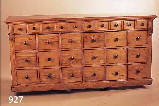 VERKAUFSTHEKE, DEUTSCH, UM 1880, WEICHHOLZ, MIT 28 SCHUBLADEN, SEHR GUT RESTAURIERT, ALLE SCHUBLADENLäUFE AUFGE- ARBEITET, ...