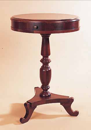 BEISTELLTISCH, NACH ALTEM VORBILD GE- ARBEITET, NUßBAUMFURNIER, Z.T. MASSIV, EINE SCHUBLADE, RUND, D. 50 CM, H. 74 CM