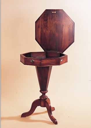 BEISTELLTISCH, NACH ALTEM VORBILD GEARBEITET, NUßBAUM MASSIV, PLATTE AUFKLAPPBAR, 70 X 46.5 X 46.5 CM, ACHTECKIG