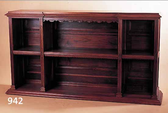 ZWEI BüCHERREGALE, FRANKREICH, UM 1900, NUßBAUMFURNIER Z.T. MASSIV, RESTAURIERT, 101 X 185 X 38 CM, SEITLICH KASSETTIERT