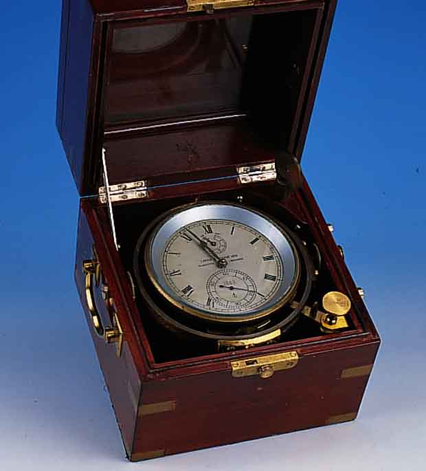 A. LANGE & SÖHNE VEB GLASHÜTTE IN SACHSEN SCHIFFSCHRONOMETER, REF.-NR. 2663, DEUTSCHL.UM 1948, 3-TEIL. MAHAGONIKASTEN M. MESSING- MONTUREN, ...
