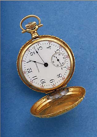 WALTHAM DAMENTASCHENUHR SAVONETTE, USA UM 1915, GG 585/000, RUNDUMSCHMUCKGRAV., MONOGR. EJAS, 2-TEIL. EMAILBL., KL. SEK. VERT., AUßEN ROT 5-60, ...