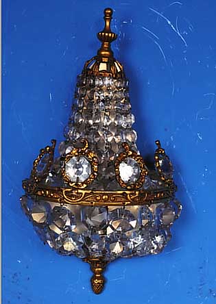 PAAR WANDLAMPEN, FRANKREICH, 30ER JAHRE, METALLGUßMONTUREN, REICHER FACETT. GLASKUGELBEHANG, JE EINE ...