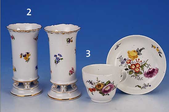 TASSE MIT UNTERTASSE, MEISSEN, MITTE 18. JH. PORZELLAN, H. 6 CM, REICHE BLUMENBEMALUNG, VERM. MARRIAGE, ...
