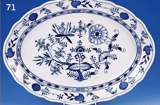 OVALE PLATTE, MEISSEN, 1. WAHL, UM 1860/70, PORZELLAN, L. 52.5 CM, H. 6 CM, ZWIEBELMUSTER