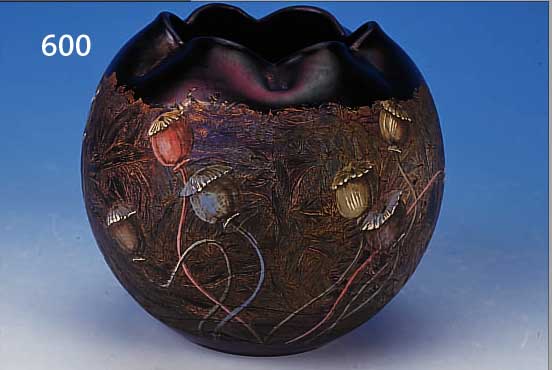 KUGELVASE, HARRACH'SCHE GLASHüTTE, UM 1900-05, VIOLETTES GLAS, BUNT BEMALTER MOHNBLUMENDEKOR, RAND MEHRFACH EINGEZOGEN, ...