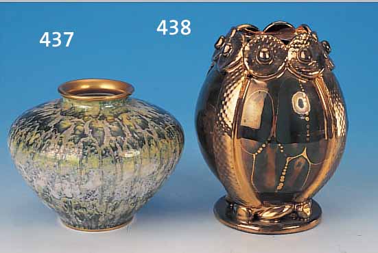 VASE, KRISTER/THüRINGEN, UM 1925, PORZELLAN,GRüN-GELBE LAUFGLASUR, GOLDRAND, H. CA. 11 CM