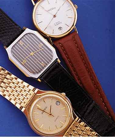 KONVOLUT: 6X ADORA HERRENARMBANDUHREN, UNGETR. LAGERWARE, 1992, VERSCH. DESIGN, HIGH-TECH-QUARTZWERKE M. SEK.-TAKT U. DATUM, HART- VERG., 4X M. ...