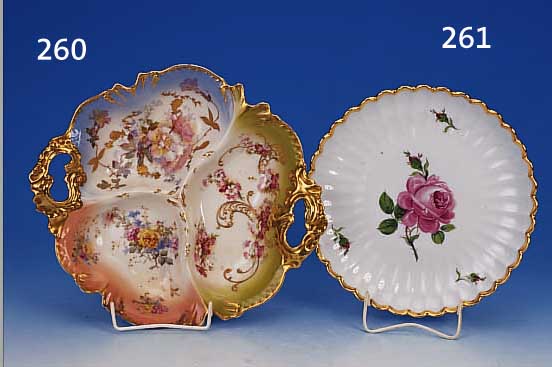 ANBIETSCHALE, LIMOGES, MARTIAL REDOM, UM 1896, PORZELLAN, LITHOGRAFIERT U. BUNT AUSGE- MALT, SCHöNER DEKOR VON BLUMENBOUQUETS, REICH VERGOLDET, ...