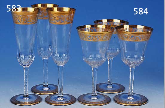 SECHS SEKTFLöTEN, ST. LOUIS, 2. H. 20. JH., KRISTALLGLAS, HANDGESCHLIFFEN UND GE- äTZT, REICHER FILIGRANER GOLDDEKOR, H. 19 CM