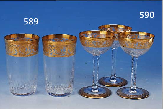 ZWEI BECHERGLäSER, ST. LOUIS, 2. H. 20. JH., KRISTALLGLAS, HANDGESCHLIFFEN UND GE- äTZT, REICHER FILIGRANER GOLDDEKOR, H. 11 CM