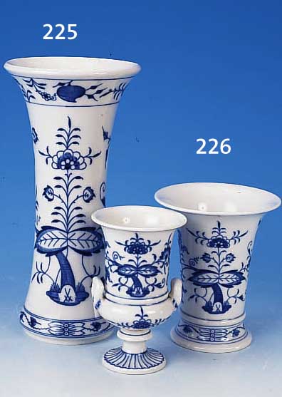VASE, MEISSEN, 2. HäLFTE 20. JH., PORZELLAN,2. WAHL, BLAUE BEMALUNG, H. CA. 25.5 CM