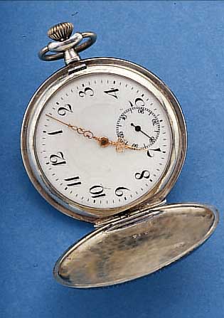 HERRENTASCHENUHR SAVONETTE, SCHWEIZ UM 1920, TULASILBER (800), RINDENMUSTER-DESIGN, MONGR.-SPIEGEL FREI, EMAILBL., WERK VERG., 15 STEINE, ...