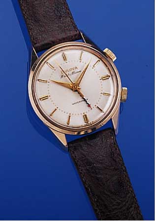 BULOVA ARMBANDWECKER, REF.-NR. 445/1, SCHWEIZ UM 1962, METALL VERG., EDELSTAHLBODEN GESCHR., 17 ST., GEH- U. WECKWERK EIN FEDER- HAUS, ...