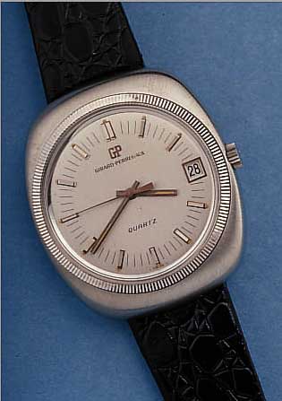 GIRARD PERREGAUX HERRENARMBANDUHR, QUARTZ, SCHWEIZ UM 1973, EDELSTAHLBODEN GESCHR., EINERDER ERSTEN GENERATION M. ANALOGANZEIGE, SEK.- TAKT, ...
