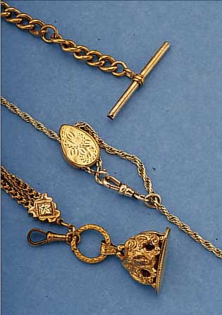 3 TASCHENUHRKETTEN, VON CA. 1890-1920, ALLE GG-DOUBLE, 1X KLASSIKFORM M. KNEBEL UND KARA- BINER, L. CA. 34 CM, 1X FüR DAMEN M. ...