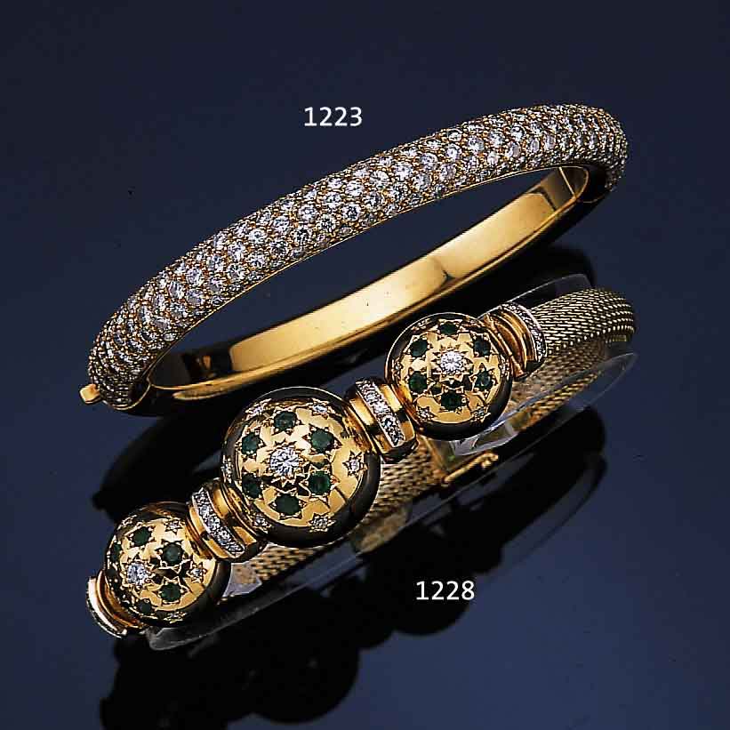 COLLIER MIT BRILLANTEN, GG 750/000, 78 BRILLANTEN ZUS. CA. 3.21 CT FEINES WEIß/ VVS, L. CA. 41 CM, CA. 14.7 G, VOLLFLEXIBEL GEARBEITET, ...