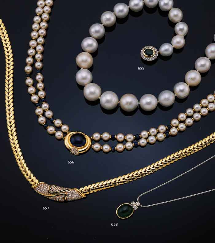 COLLIER MIT SAPHIREN UND ZUCHTPERLEN, GG 750/000, ABHäNGUNG UND SCHLIEßE BETZT MIT 19 BRILLANTEN ZUS. CA. 0.35 CT WEIß-G/LUPEN- REIN, GR. ...