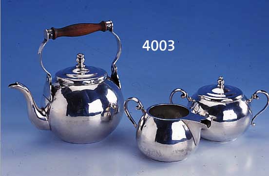 3-TEILIGES TEESERVICE, CHILE, 30ER JAHRE, 900ER SILBER, HANDARBEIT, LEICHT VERBEULT, BEST. AUS: KANNE (GRIFF Z.T. HOLZ), SAHNE- GIEßER UND ...