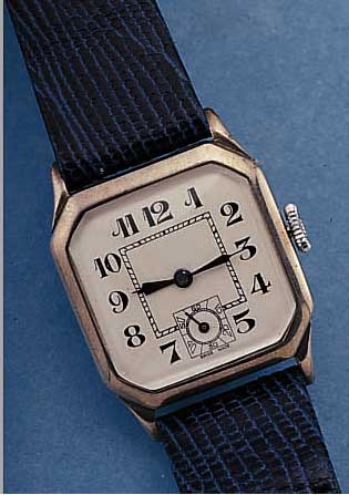 HERRENARMBANDUHR, FRüHES STERLINGSILBER- GEH., SCHWEIZ/ENGLAND UM 1929, CARREE-COUPEE- FORM, DOPPELTER SCHARNIERBODEN, WERK MIT FASSRING ...