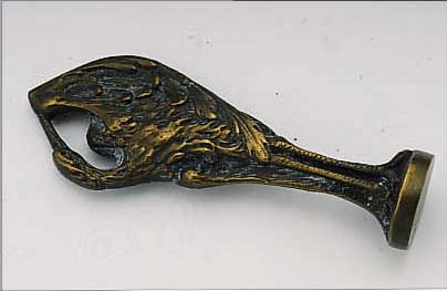 PETSCHAFT, FRANKREICH UM 1900, GELBGUß PATINIERT, PHöNIXDARSTELLUNG, PLATTE UNBESCHNITTTEN, H CA. 7 CM