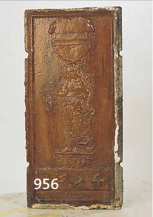 OFENPLATTE, DEUTSCH, 18. JH., GUßEISEN, ALLEGORISCHE FRAUENDARSTELLUNG UND WAPPEN, BRAUN GEFASST, CA. 89 X 43 CM