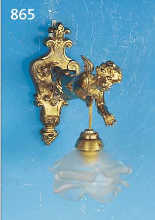 WANDLAMPE, FRANKREICH, SPRITZGUSS VERGOLDET,IN FORM EINES PUTTO, MATTIERT. PREßGLASSCHIRM,H. CA. 20.5 CM, L. CA. 21 CM, UM 1930