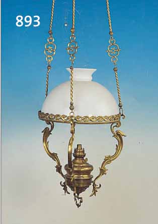 DECKENPETROLEUMLAMPE, NACH ALTEM VORBILD GE- ARBEITET, MESSING, MILCHGLASSCHIRM, FUNKTION NICHT GEPRüFT, ...