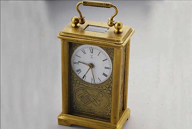REISEUHR, NACHBILDUNG UM 1900, 1-TAGEWERK, MESSING, WECKFKT. M. WALZENSPIELWERK, AKTUELLEPRODUKTION, AUFSCHR. SEITL. SALZBURG, MINERAL-GL., MAßE ...