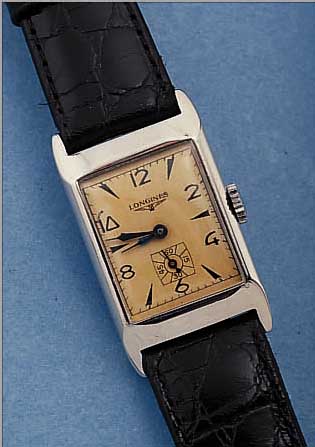LONGINES HERRENARMBANDUHR, SCHWEIZ UM 1939, EDELST., RECT.-FORM, BODEN GEDR., ZUSäTZL. INNENSCH. GEGEN MAGNETISMUS, BLATT REST., ...