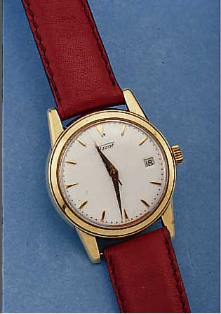 TISSOT HERRENARMBANDUHR AUTOMATIK, SCHWEIZ UM 1956, GG 585/000, BODEN GEDR., BLATT REST.,17 ST., ZENTRALROTOR, KAL. 28SR-621, SCHR.- UNR., ...