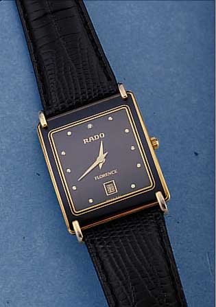 RADO HERRENARMBANDUHR FLORENCE, SCHWEIZ UM 1988, METALL VERG., BOMB. SAPHIRGL., üBER LüNETTE HINAUS LAUFEND, EDELST.-BODEN 4-FACH VERSCHR., ...