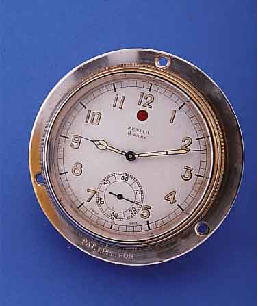 ZENITH EINBAUBORDUHR (WOHL FüR AUTOS), REF.-NR. 10279, SCHWEIZ UM 1935, MESSING VERN., 8-TAGEWERK M. GANGRESERVEANZ. DURCH FENSTER BEI 12, ...