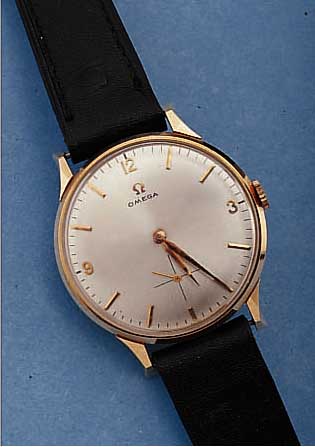OMEGA HERRENARMBANDUHR, SCHWEIZ UM 1954, NEUTRALES RG-GEH. 750/000, BOD. U. GLASR. AUFGEDR., BLATT REST., WERK VERG., 17 ST., HANDAUFZ., ...