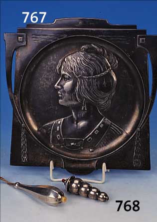 WANDAPPLIKE, DEUTSCH, WMF, CA. 1902-06, ENTWURF ATELIER MEYER GEIßLINGEN, LEGIERUNG BRITANNIA, NUM. 279 A, RELIEFIERTER FRAUENKOPFCA. 22X21,5 ...
