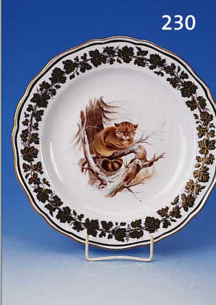 ZIERTELLER, MEISSEN, UM 1880, PORZELLAN, QUALITäTVOLLE BUNTE BEMALUNG, UMLAUFEND SCHö- NER HELLGRüNER WEINLAUBDEKOR, TEILRELIEF. U. ...