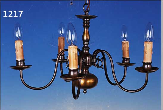 DECKEN U. WANDLEUCHTE, MESSING, MITTE 20. JH., 1 DECKENLAMPE MIT 5 BRENNSTELLEN, H. 56 CM, 1 WANDLEUCHTE MIT 2 BRENNSTELLEN U. SCHALTER MIT ...