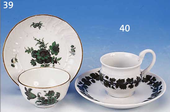 KOPPCHEN M. UNTERTASSE, MEISSEN, UM 1755-65, PUNKTZEIT, PORZELLAN, GRüNE BEMALUNG, REICHER DEKOR VON BLUMENBOUQUETS, AUCH INNEN, GOLD- RäNDER, ...