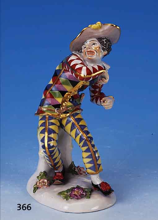 PORZELLANFIGUR, MEISSEN, 30ER JAHRE, FIGUR AUS DER ITALIENISCHEN KOMöDIE, SCHöNE BUNTE BEMALUNG, GOLDSTAFFAGE, AM SOCKEL MIT APPL. ...