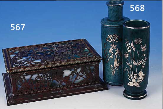 DECKELDOSE, TIFFANY, UM 1900, MALACHITGLAS, KUPFERGEHäUSE, 8.5 X 24 X 18 CM,GLAS MEHRFACH GESPRUNGEN, OXIDIERT SEITLICH ...