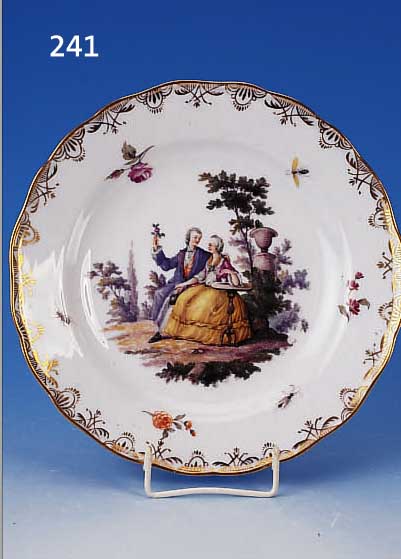 ZIERTELLER, MEISSEN, UM 1850/60, PORZELLAN, QUALITäTVOLLE BEMALUNG, FEINE BUNTE DARST. EINER ROMANTISCHEN SZENE IN PARKLANDSCHAFT, UMLAUFEND ...