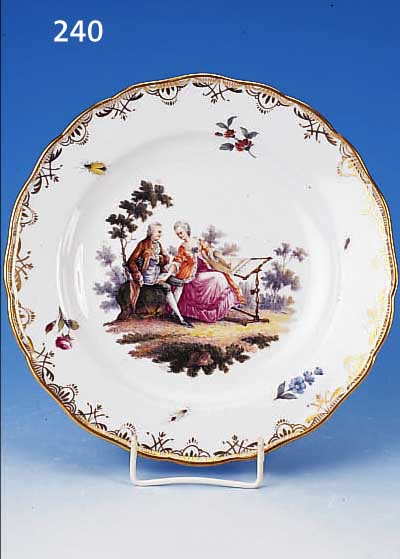ZIERTELLER, MEISSEN, UM 1850/60, PORZELLAN, QUALITäTVOLLE BEMALUNG, FEINE BUNTE DARST. EINER ROMANTISCHEN SZENE IN PARKLANDSCHAFT, UMLAUFEND ...