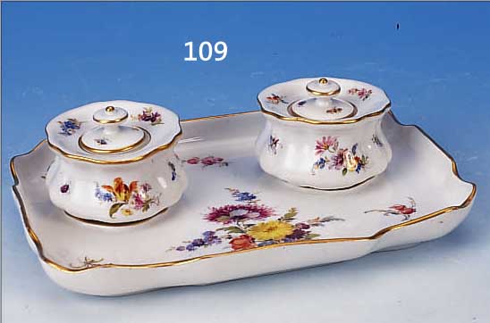 SCHREIBTISCHAUFSATZ, MEISSEN, UM 1860, PORZELLAN, SEHR FEINE BUNTE BEMALUNG VON BLUMENBOUQUETS, STREUBLUMEN UND INSEKTEN, GOLDRäNDER, ...