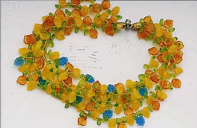 GLASBLüTENCOLLIER, GABLONZ 40ER JAHRE, FüR DEN FRANZ. MARKT, VIERREIHIG, GELBE, BERNSTEINFARBENE, GRüNE UND TüRKISFARB. ...