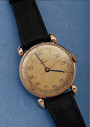 OMEGA HERRENARMBANDUHR, SCHWEIZ UM 1948, RG 585/000-GEH. (NEUTR.), TROPFENFöRM., BET., BANDANST., BODEN U. GLASR. GEDR., BLATT AL- TERSBED. ...