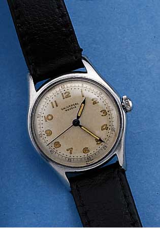 UNIVERSAL GENEVE HERRENARMBANDUHR, SCHWEIZ UM 1950, EDELST., BODEN GESCHR., ORIG.-BLATT ALTERSBED. FARBL. GET., 15 ST., RUNDANKERW., ...