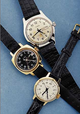KONVOLUT: 5 RUHLA ARMBANDUHREN, UNGETR. LAGERW., EHEM. DDR-PRODUKT. (NACHFOLGE VON THIEL), DAVON 2X HERREN, VERCHR., 3X MEDIUM, HIERVON 2X ...