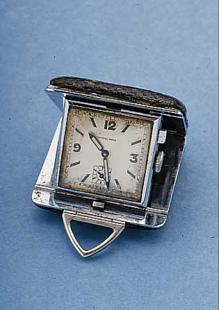UNIVERSAL REISE/TASCHENUHR, REF.-NR. 2038, SCHWEIZ UM 1938, METALL VERCHR., BEIDE SCHALENLEDERBEZ., AUFSTELLB., VERS. ORIG.-BLATT, SIGN., ...