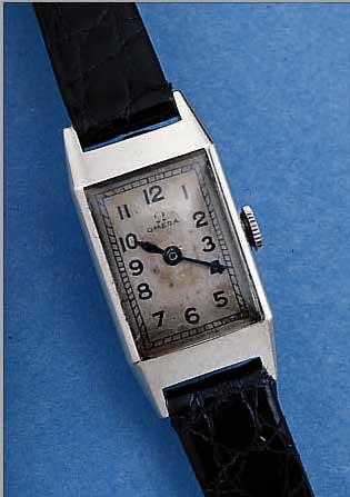 OMEGA DAMENARMBANDUHR, REF.-NR. 9275250, SCHWEIZ UM 1936, EDELST., RECT.-FORM, BODEN GEDR., ZUSäTZL. INNENSCH., VERS. ORIG.-BLATT, ...