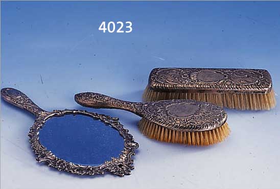 TOILETTENSET, DEUTSCH UM 1900, DRESDEN, HERSTELLER UND VERTREIBER SCHARFFENBERG, 800ER SILBER, BEKANNTER JUWELIER IN DRESDEN, KOMPLETT ...